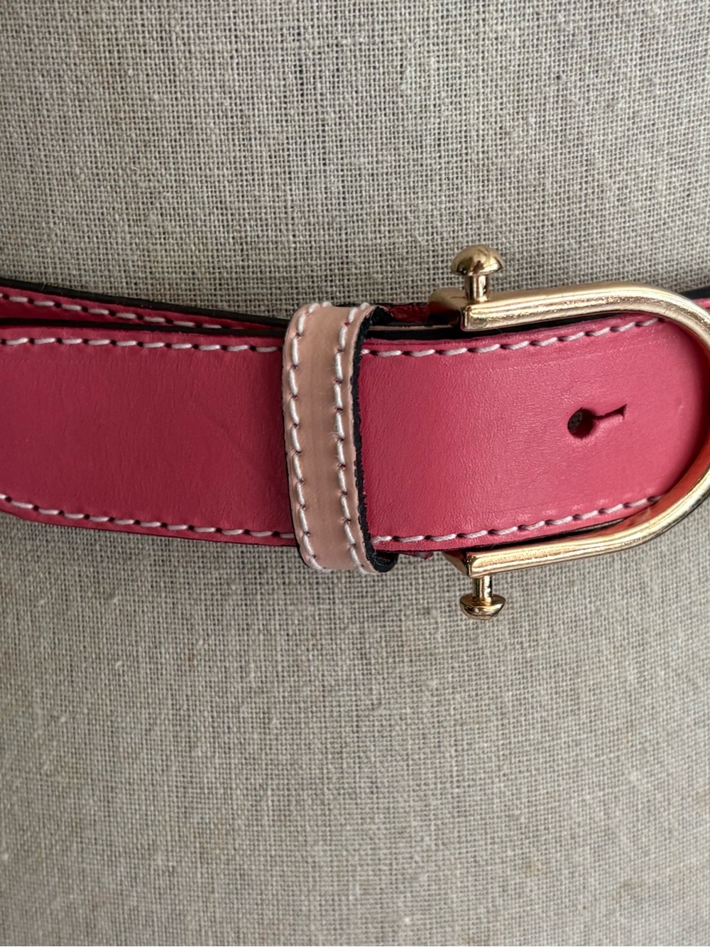 Lilo Women's Pink Leather Equestrian Stirrup Belt with Gold Horseshoe Buckle - Picture 3 of 6